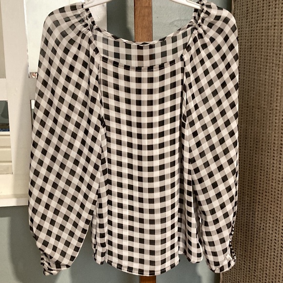 Black&White sheer checkered long sleeve top. - Picture 5 of 7